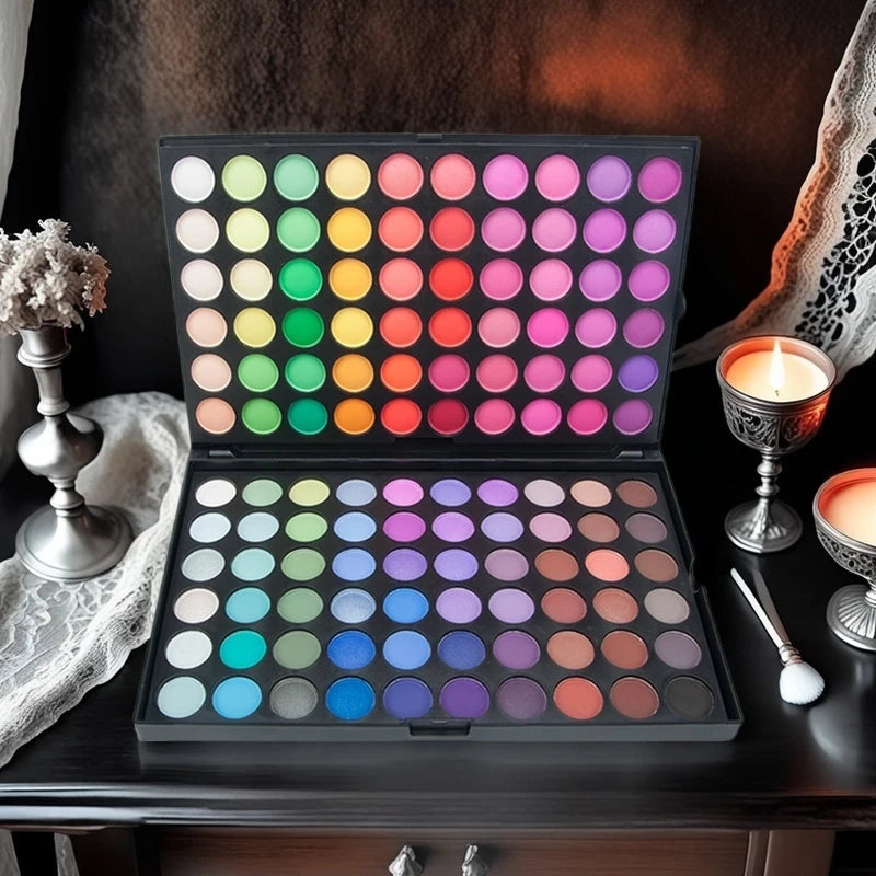 Paleta 120 cieni do powiek z brokatem, matowym i połyskującym.