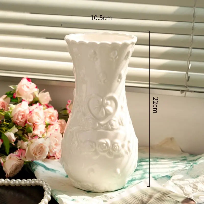 Ozdoby w stylu europejskim Retro Relief Rose Imitacja ceramicznej wazonu Salon Senior Sense.