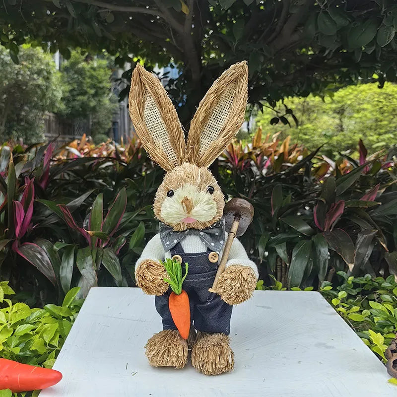 Urocza figurka królika z wikliny o wysokości 35 cm, ręcznie wykonana dekoracja ogrodowa.