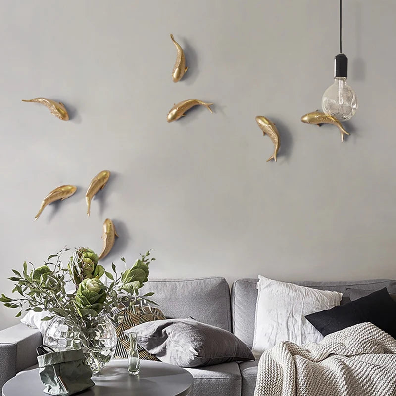 Figurki ryb o indywidualnym charakterze do dekoracji ścian w domu lub restauracji.