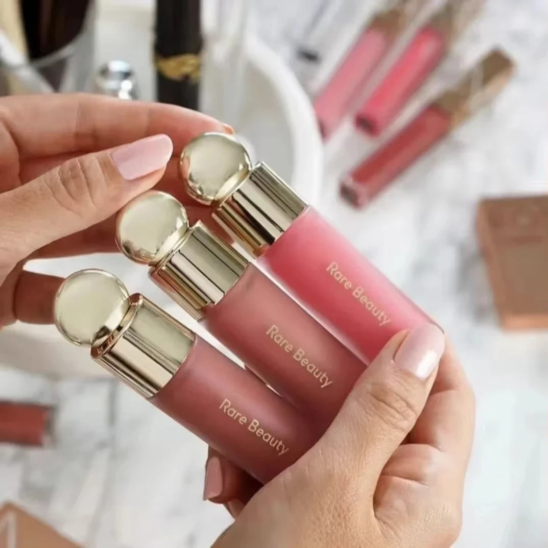Rare Beauty Soft Pinch Liquid Blush , makijaż z efektem rozświetlenia