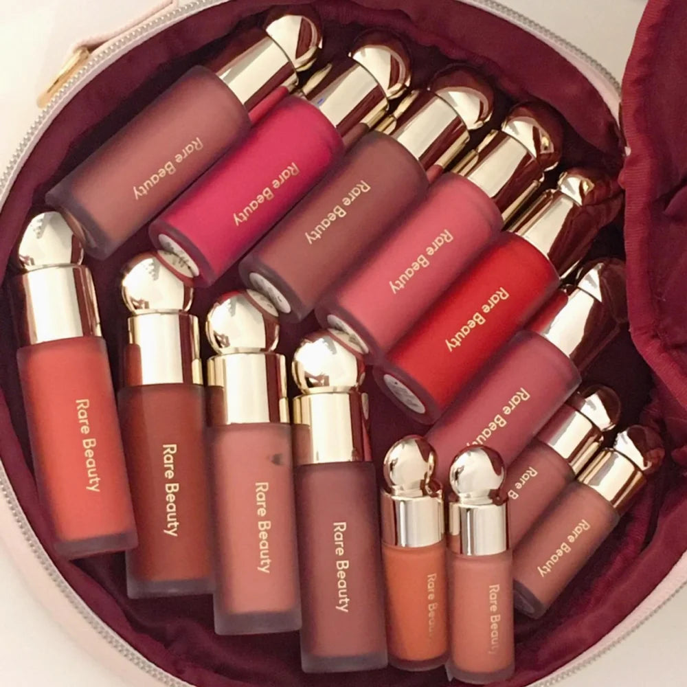 Rare Beauty Soft Pinch Liquid Blush , makijaż z efektem rozświetlenia