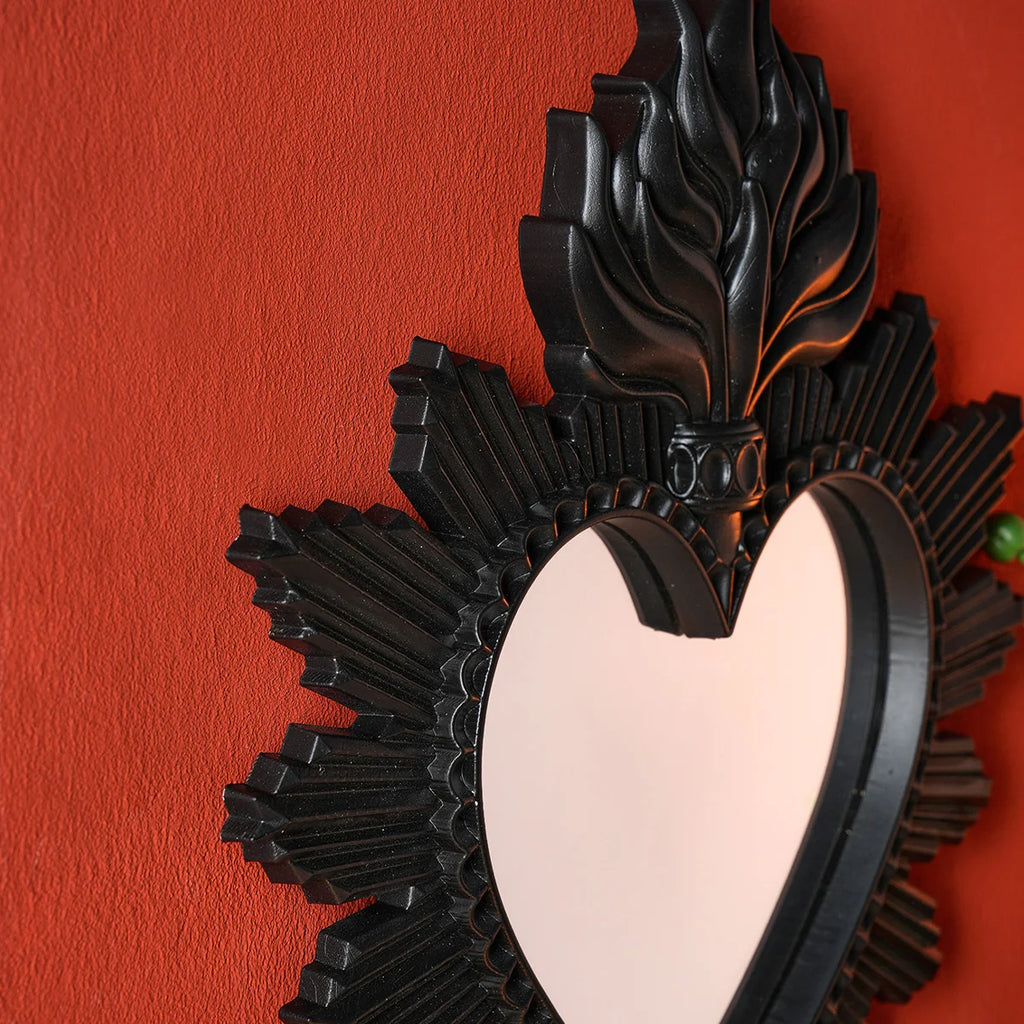 Prosty wiszący wisiorek dekoracyjny w kształcie płomienia świętego serca, ręcznie wykonane lustro wiszące.