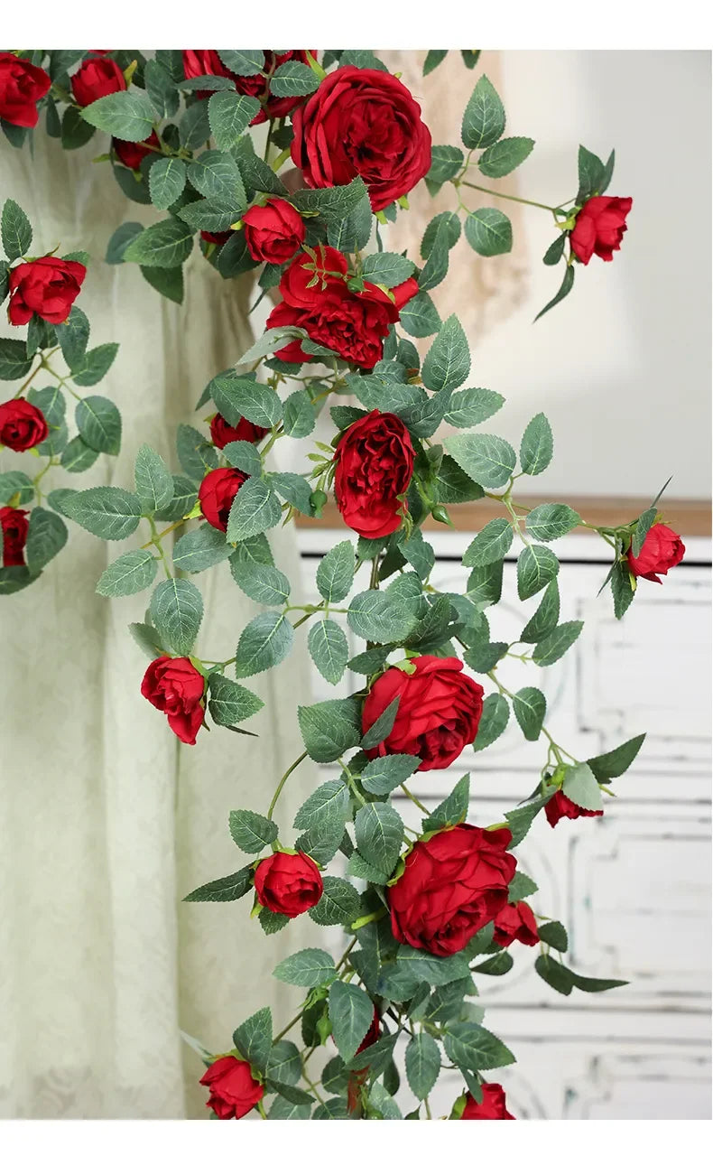 Sztuczne róże winorośli Kwiaty jedwabne Rattanowa dekoracja do kawiarni.