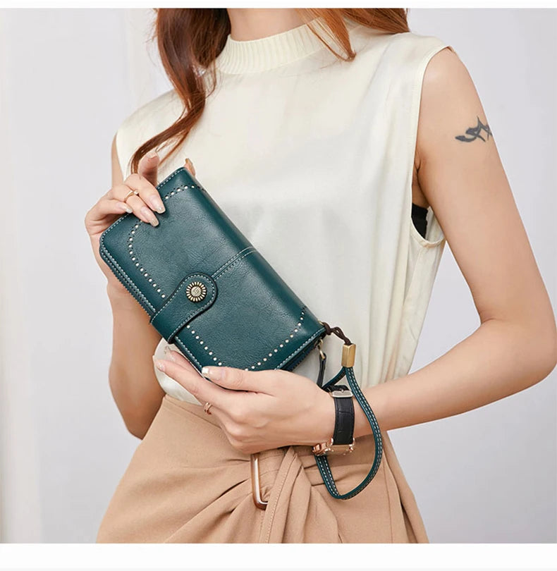 Wysokiej jakości portfel skórzany z zabezpieczeniem RFID.