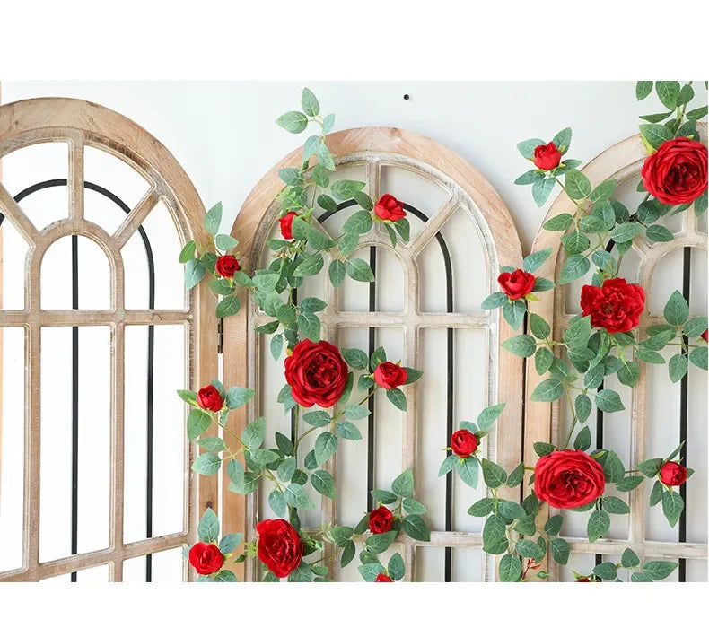 Sztuczne róże winorośli Kwiaty jedwabne Rattanowa dekoracja do kawiarni.