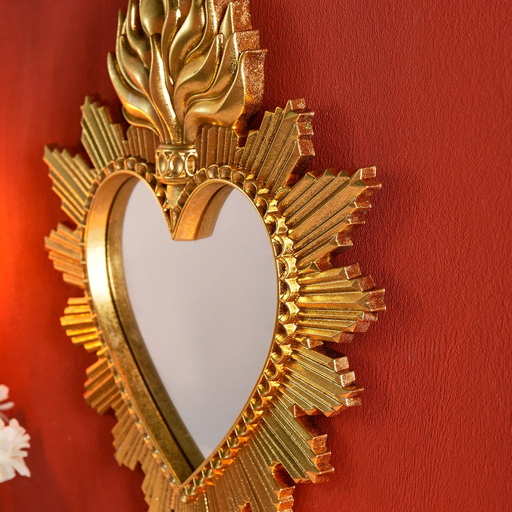 Prosty wiszący wisiorek dekoracyjny w kształcie płomienia świętego serca, ręcznie wykonane lustro wiszące.