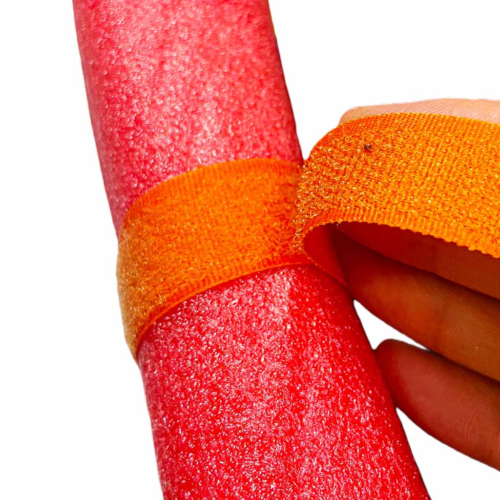 Trampolina ogrodowa dla dzieci z kompletem akcesoriów.