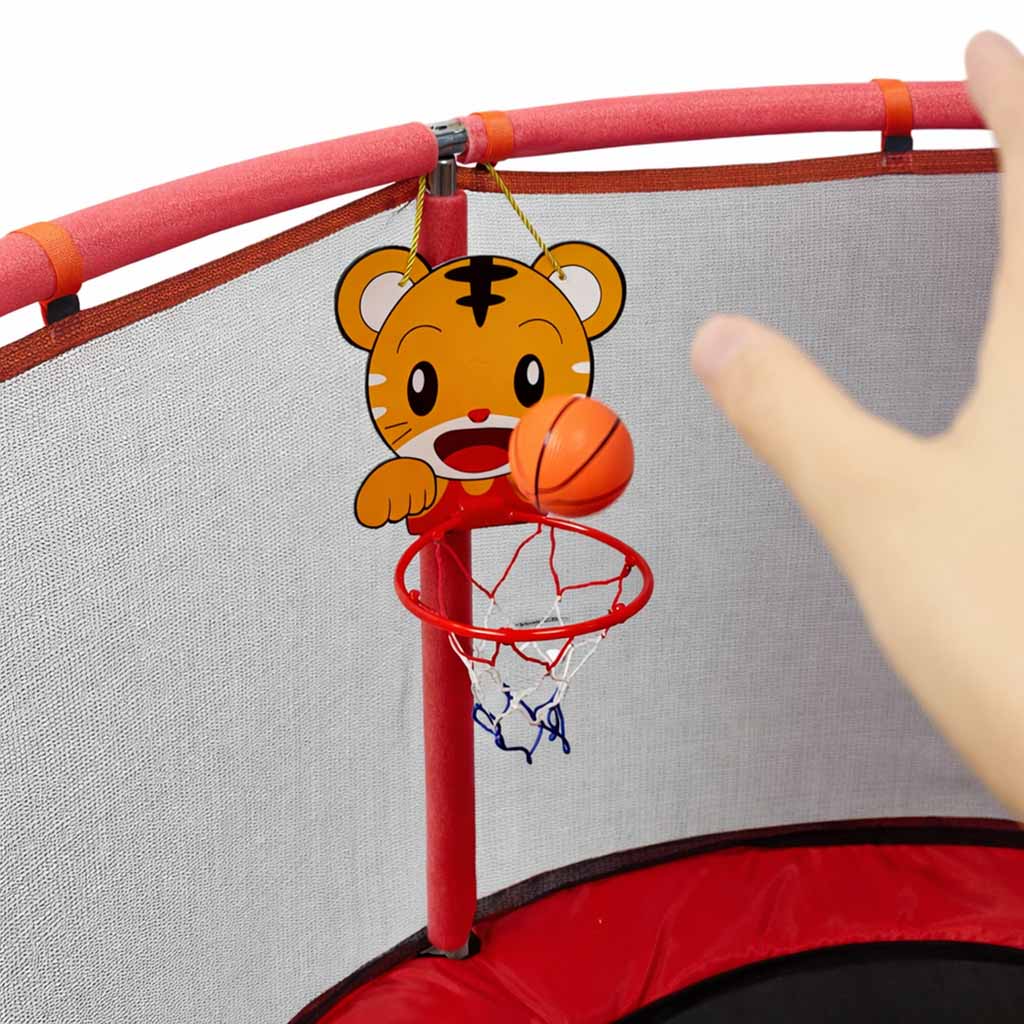 Trampolina ogrodowa dla dzieci z kompletem akcesoriów.